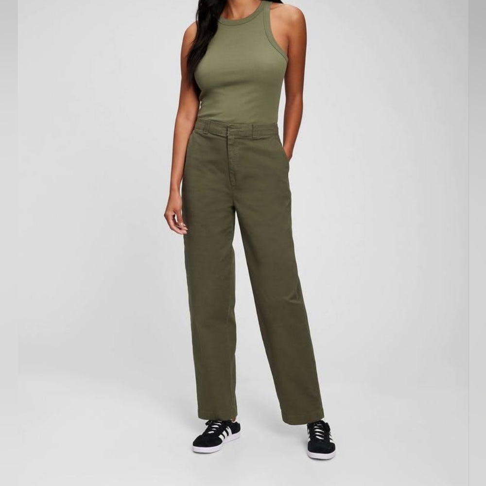 GAP | NWT Mid-Rise Straight Up Khakis, Size 8 Regular
